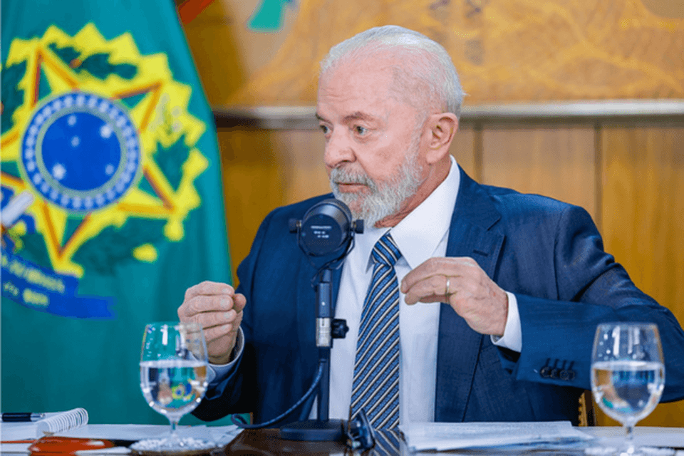 Lula comenta tentativa de golpe na Bolívia e defende que democracia prevaleça
