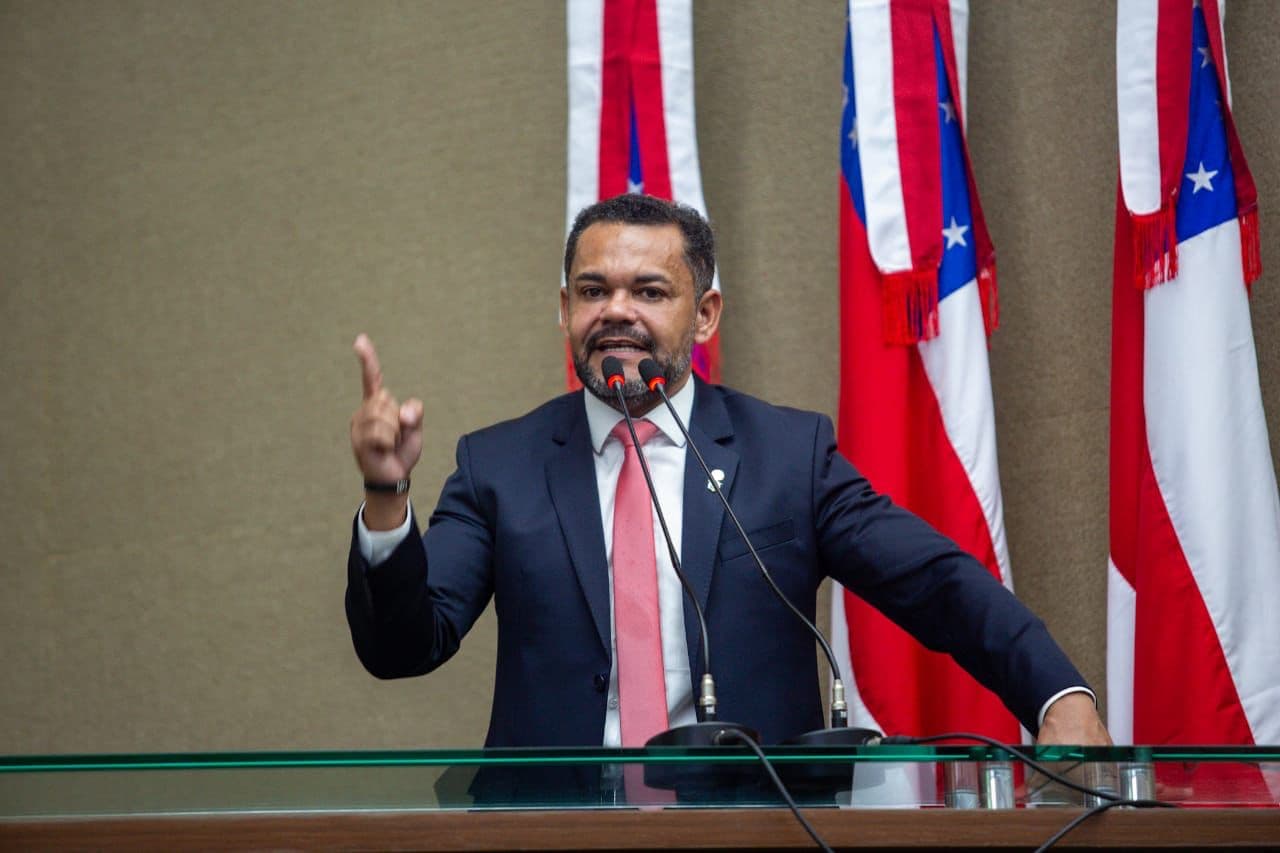 “Se formos colocar em cheque, quem investe na cidade de Manaus é o governo”, diz Rozenha