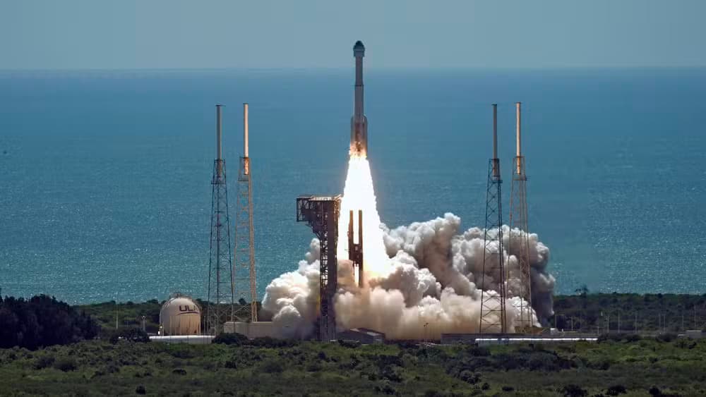 Astronautas ficam “presos” no espaço após problema com nave da Boeing, sem data para voltar à Terra