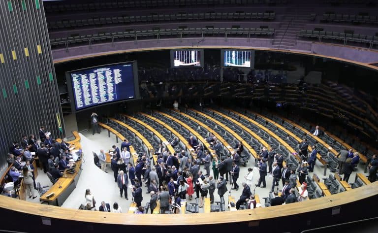 Câmara aprova urgência de projeto que acaba com delação premiada de presos