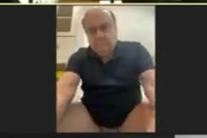 VÍDEO: Cesar Maia aparece em vaso sanitário durante sessão remota da Câmara do Rio