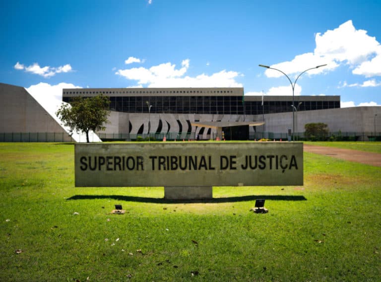 STJ proíbe Forças Armadas de afastar militares por transição de gênero
