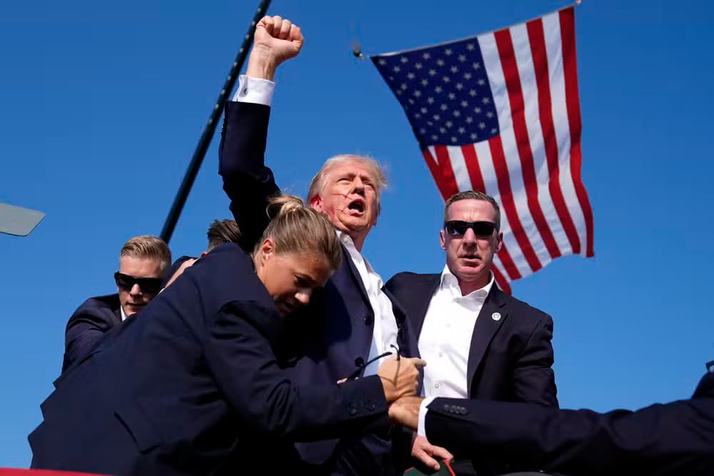 VÍDEO: Em conversa, Trump compara tiro de raspão na orelha com “maior mosquito do mundo”