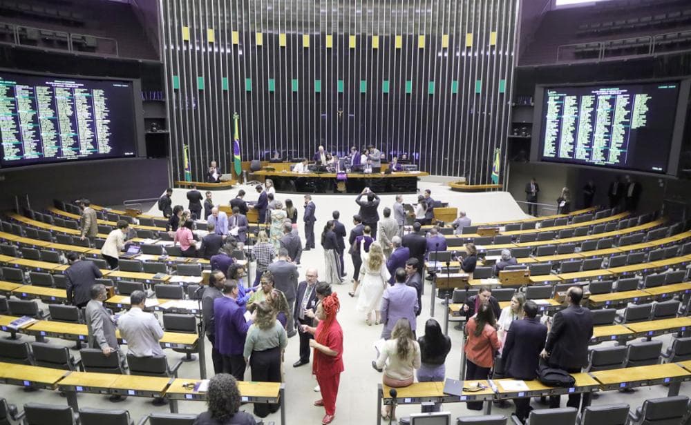 CCJ da Câmara adia votação da PEC que limita decisões do STF após pedido de vista