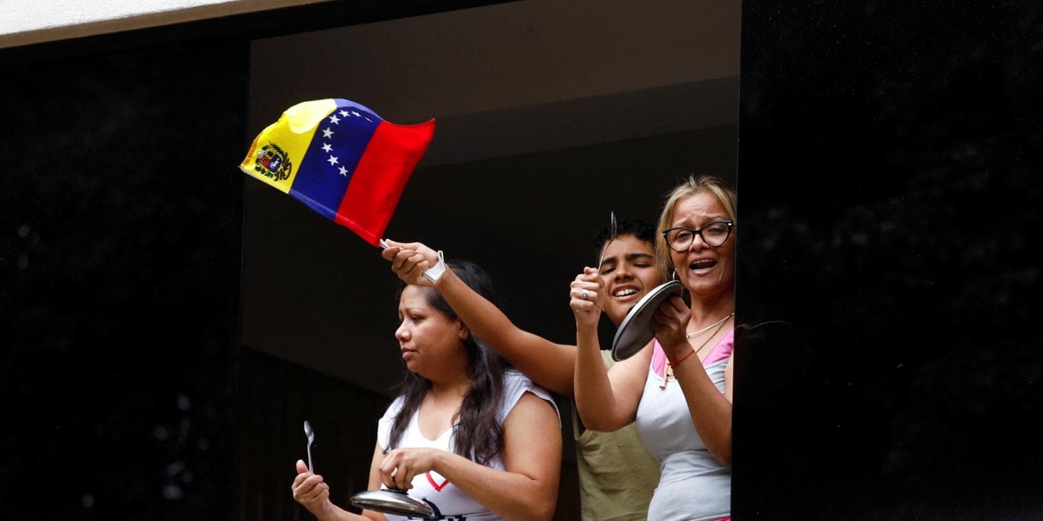 VÍDEOS: Venezuelanos fazem panelaços após anúncio da vitória de Maduro