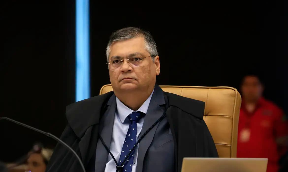 Flávio Dino manda PF investigar R$ 694 milhões em emendas parlamentares suspeitas
