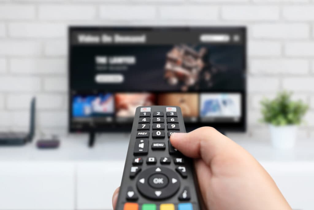 Domicílios brasileiros usam em média 8 serviços de streaming, diz pesquisa