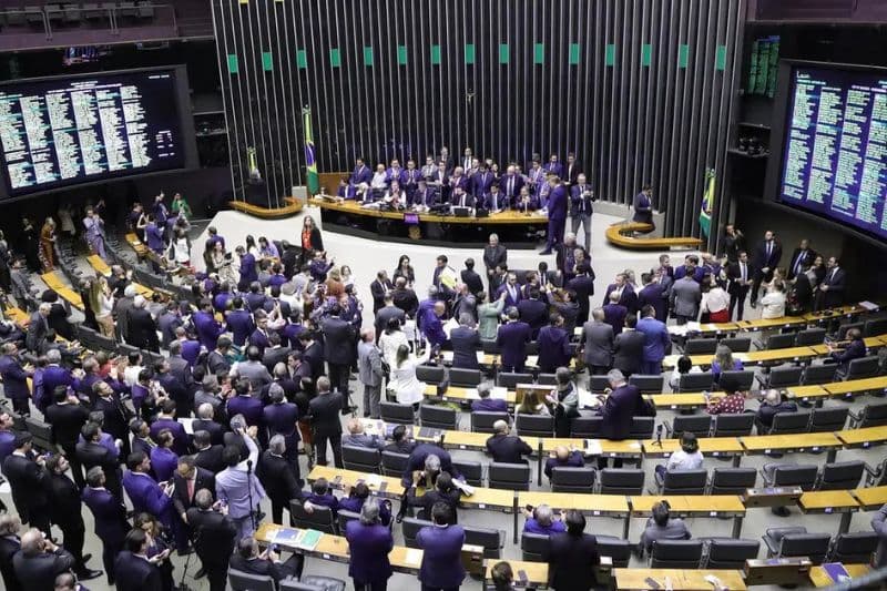 Câmara aprova urgência do projeto de cotas em concursos para indígenas e quilombolas