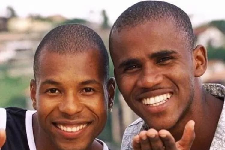 Viúva de Claudinho, da dupla com Buchecha, entra na Justiça contra cemitério por restos mortais do cantor