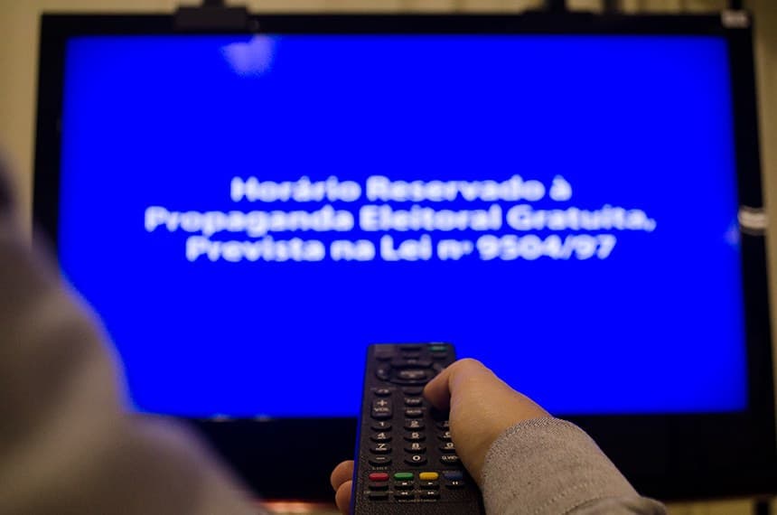 TRE-AM decide nesta semana se propaganda eleitoral será entregue aos domingos