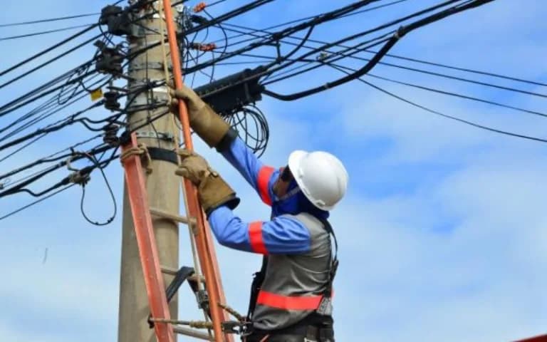 Japiim e outros três bairros de Manaus devem ficar sem energia elétrica nesta segunda-feira (16/12)