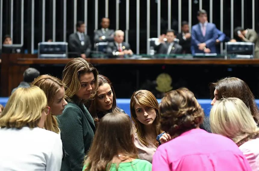 Candidaturas femininas nas eleições municipais foram desrespeitadas em 700 municípios, diz estudo