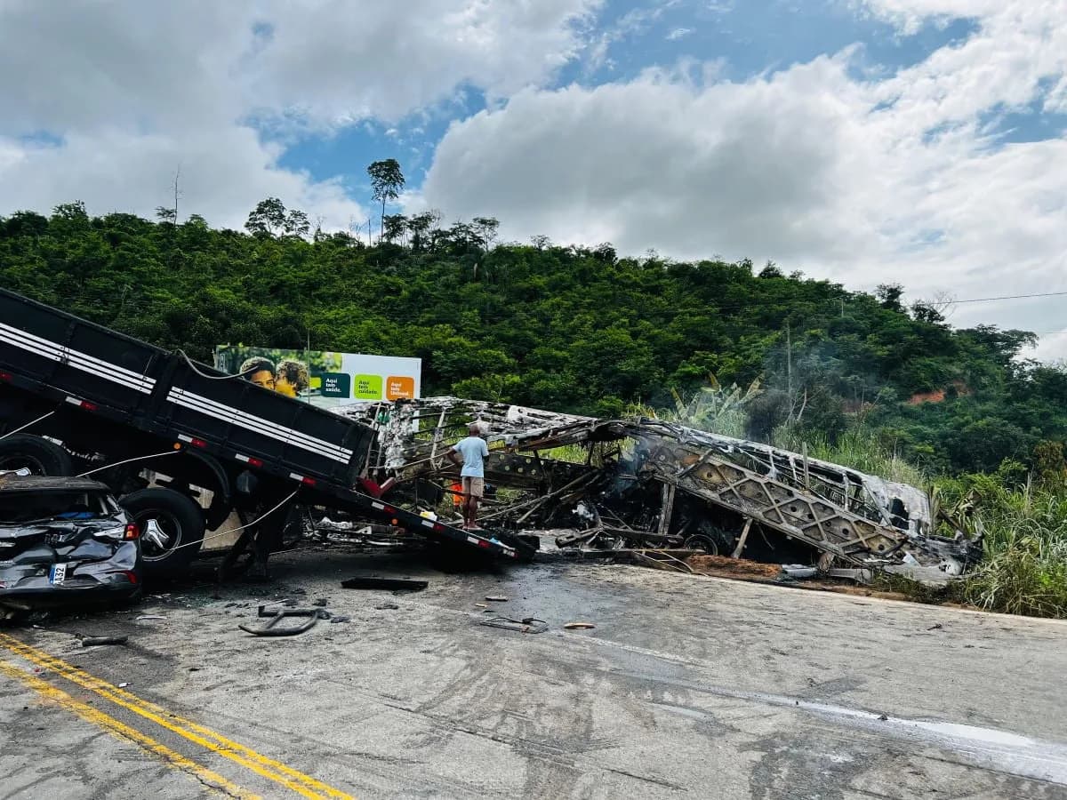 Acidente na BR-116 é a maior tragédia em rodovias federais desde 2007, diz PRF