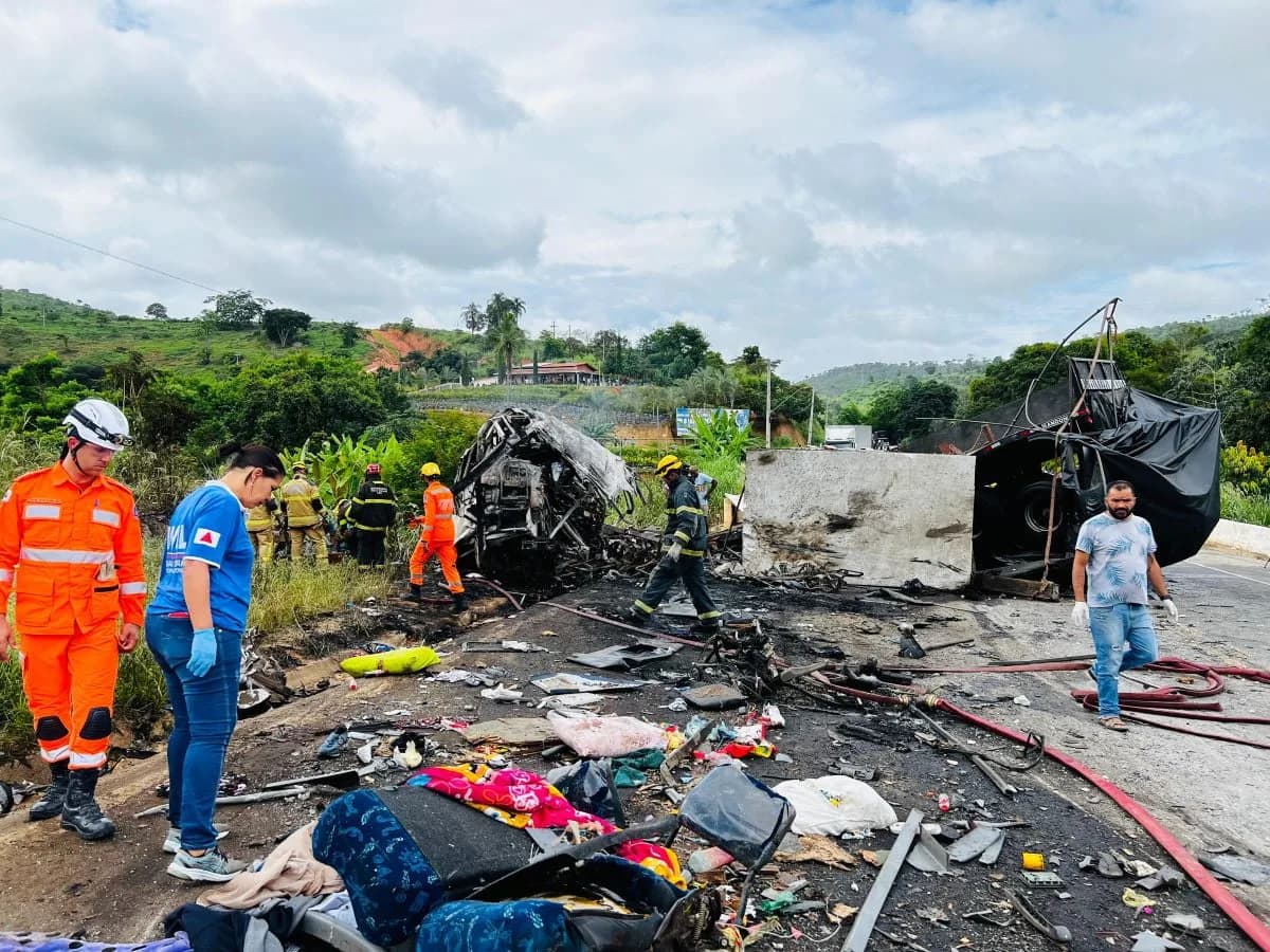 Sobe para 41 o número de mortos em tragédia na BR-116 (MG); motorista de caminhão está foragido
