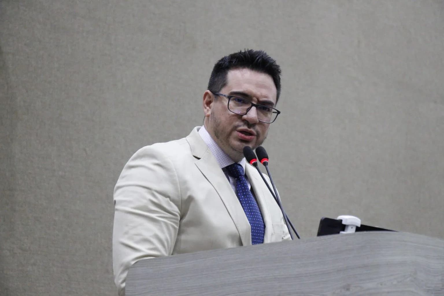 Análise de mandato: Guedes transforma produção legislativa em estratégia de visibilidade