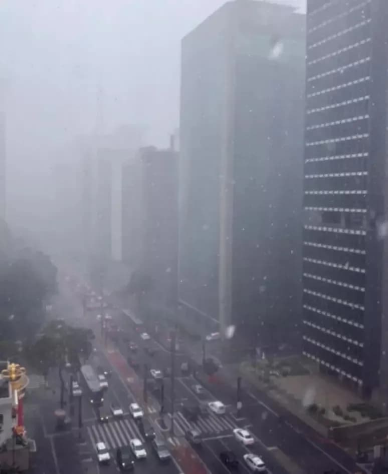 SP: Cidade entra em alerta para alagamentos e 469 mil pessoas ficam sem energia elétrica