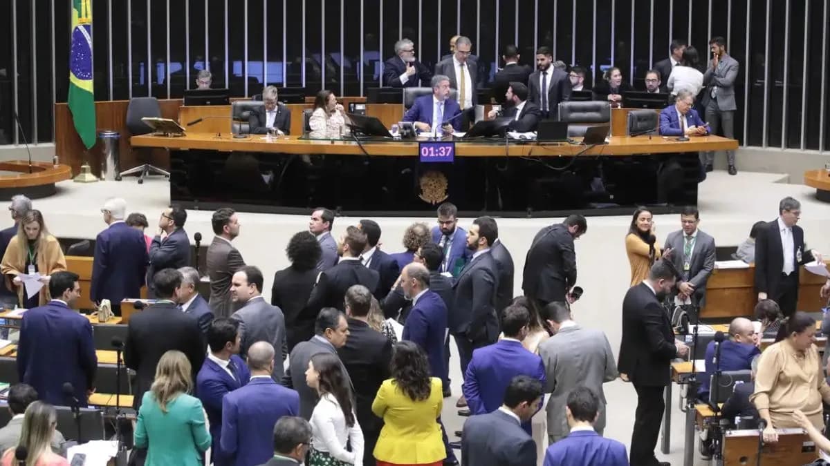 Câmara aprova projeto que limita ganho real do salário mínimo e altera BPC