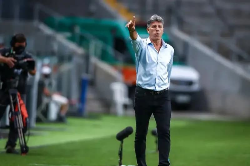 VÍDEO: Técnico Renato Gaúcho chora ao informar que pediu demissão do Grêmio