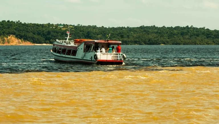 Jovem desaparece após cair de flutuante no Amazonas