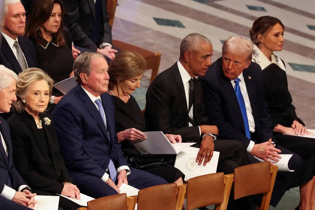 VÍDEO: Trump e Obama têm conversa amigável em funeral de Jimmy Carter