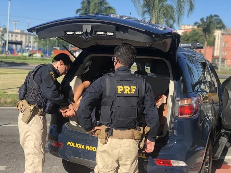 PRF prende foragido da justiça em rodovia de Sergipe