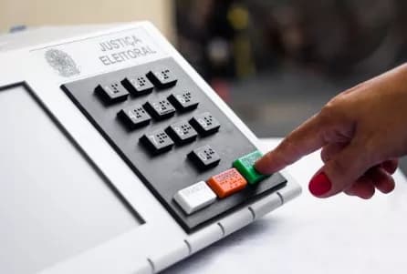 Jovens que completarem 18 anos entre o 1º e 2º turnos terão que votar nas eleições