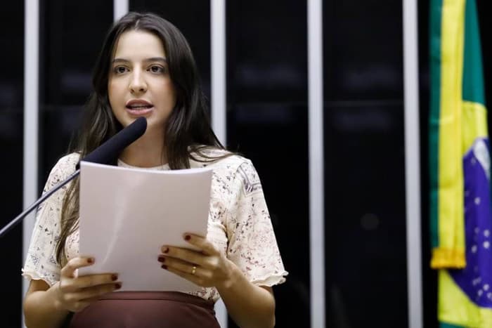 Câmara aprova projeto que criminaliza criar fotos com nudez por Inteligência Artificial