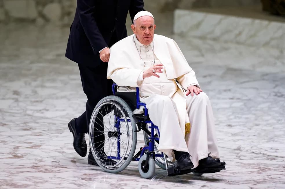 Papa apresenta melhora, mas Vaticano tem carta de renúncia pronta caso saúde o impeça de seguir no cargo