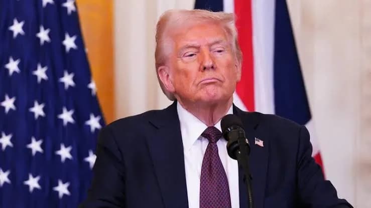 Trump assina decreto que torna inglês idioma oficial dos EUA