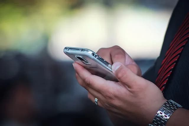 Cerca de 95% dos homens consomem pornografia; veja impactos causados pelo hábito