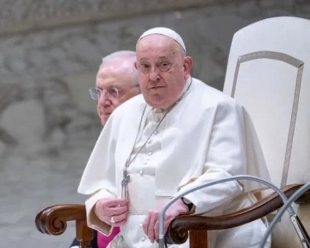 Vaticano diz que saúde do Papa Francisco é uma “situação complexa” e não deve mais divulgar boletins