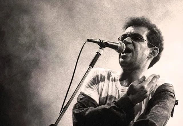 Renato Russo faria 65 anos; saiba quais são as músicas mais tocadas