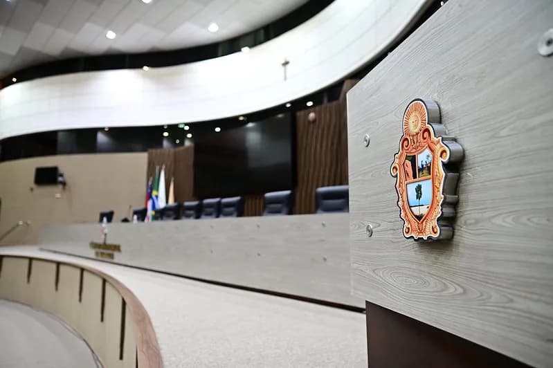 Feriado prolongado? David Reis não aparece para presidir a CMM nesta terça-feira