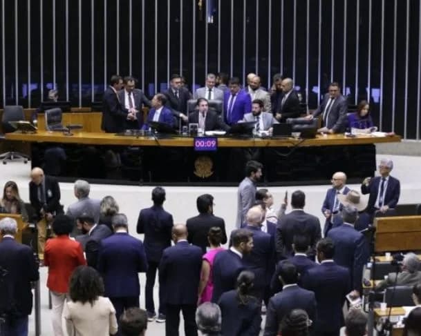 Efeito Trump: Câmara aprova Lei da Reciprocidade em resposta a “tarifaço” imposto pelos EUA ao Brasil