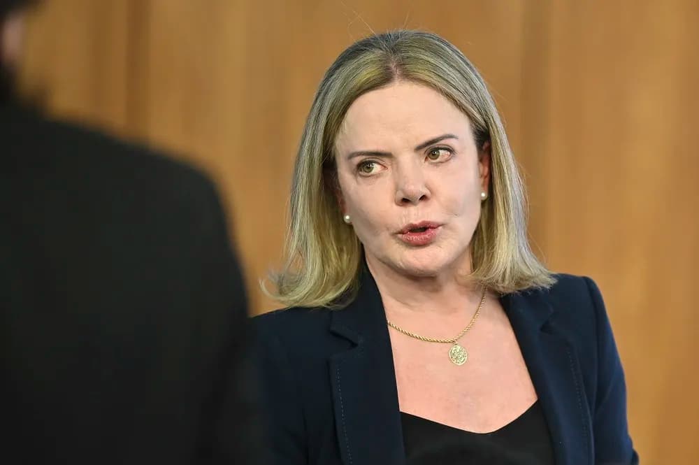 Gleisi dispara contra Bolsonaro: “Acuado pelas gravíssimas acusações”