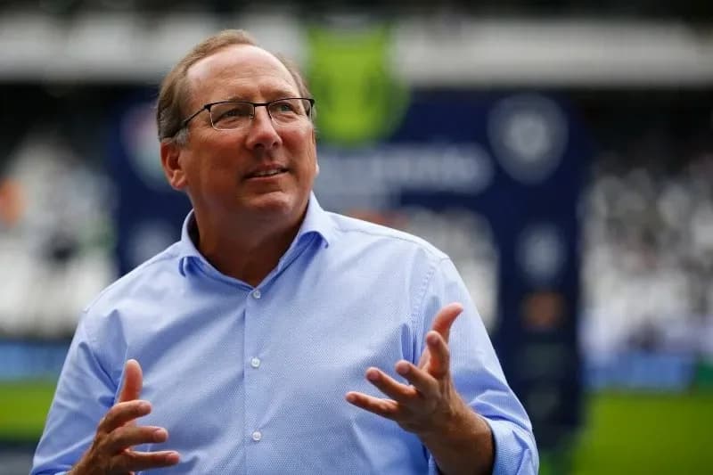 John Textor enfrenta críticas de torcedores do Lyon
