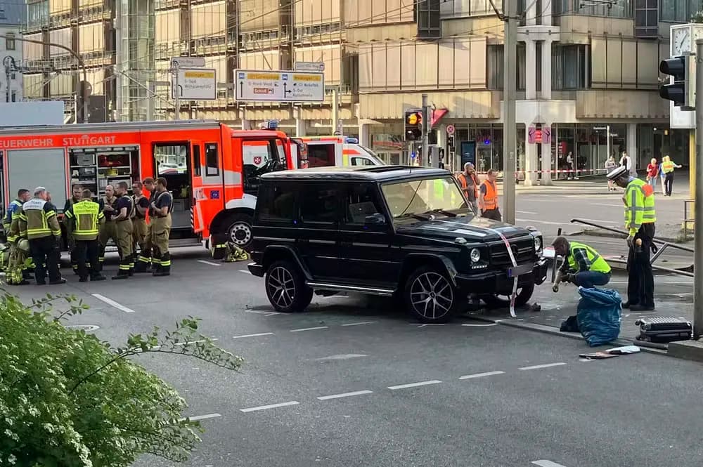 Carro atropela multidão na Alemanha e deixa 3 pessoas gravemente feridas