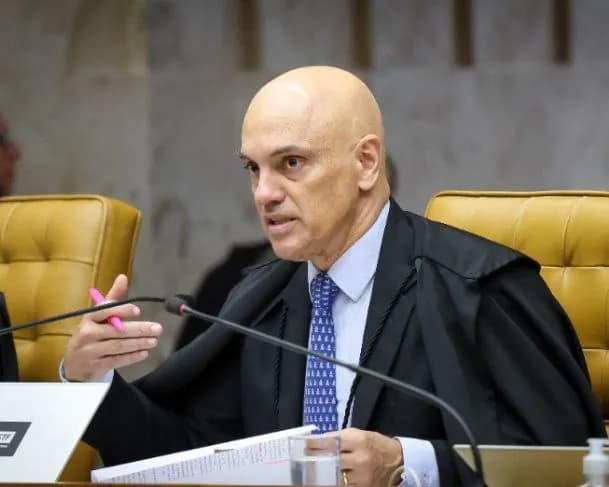 Moraes diz que Bolsonaro confessa crime ao associar fim do ‘tarifaço’ americano à anistia