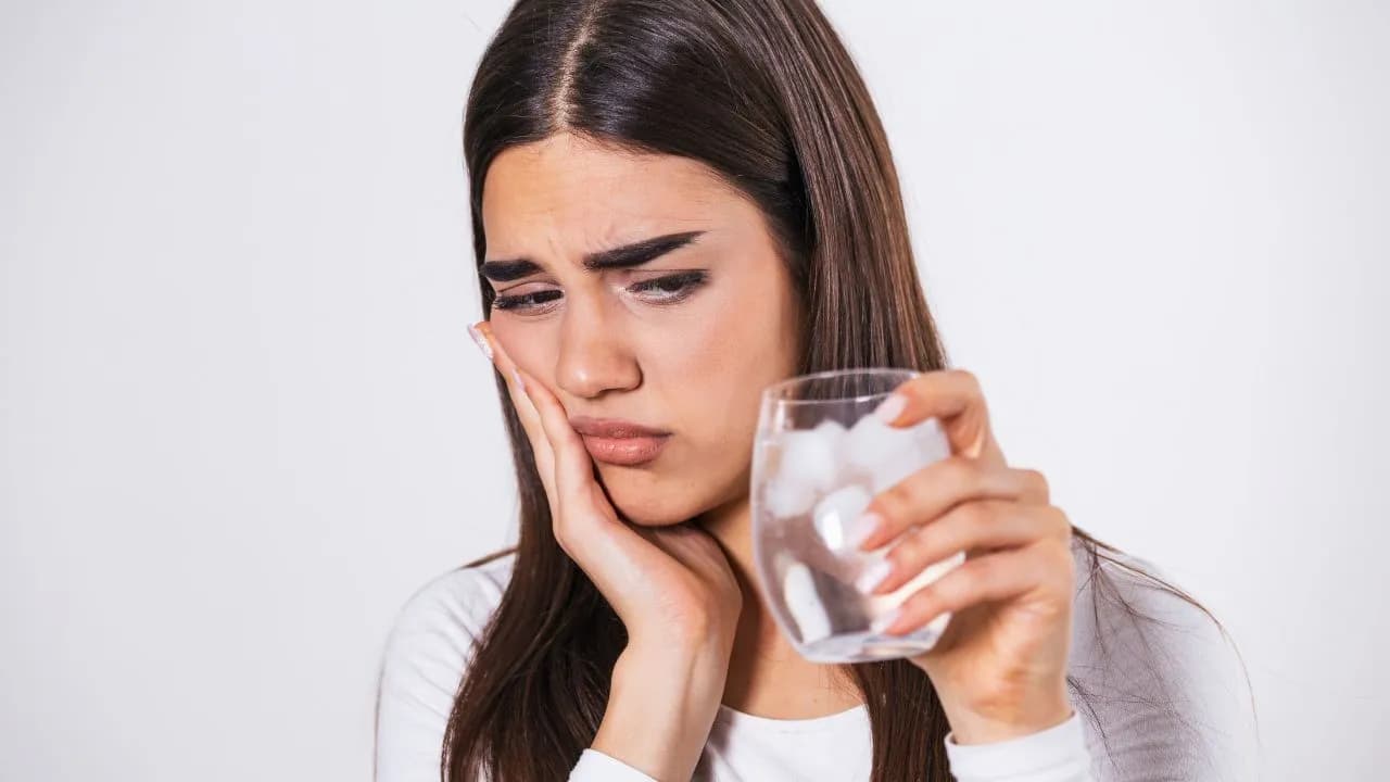 Sensibilidade dentária pode ser sinal de problema e tem solução
