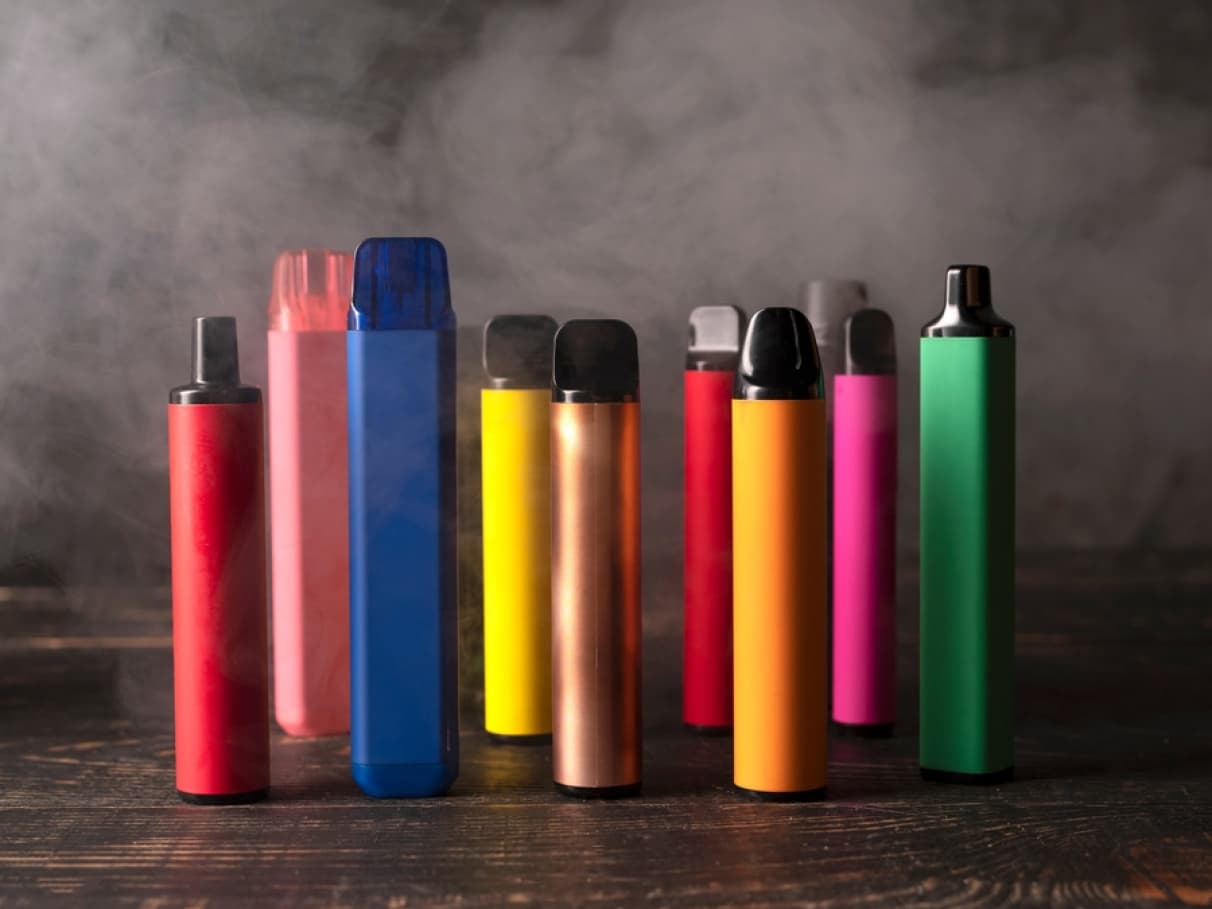 Ainda fuma vape? Saiba quais são os riscos de usar cigarros eletrônicos