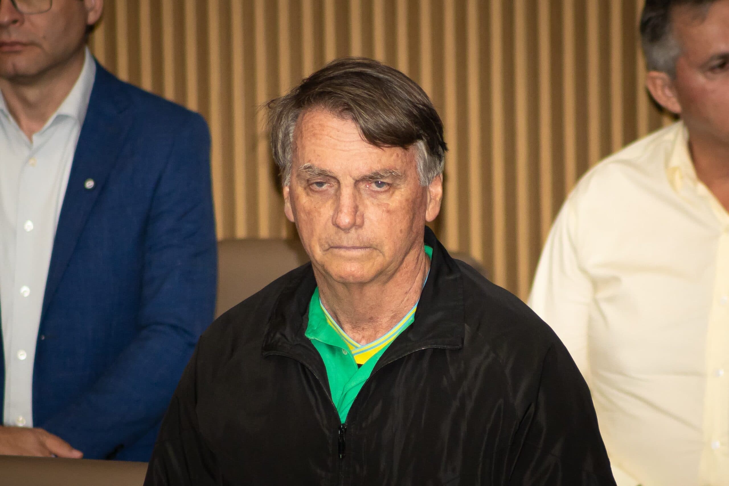 Bolsonaro tem intensa esofagite e gastrite moderada, revela boletim