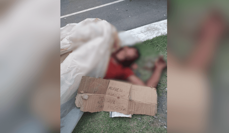 Homem é encontrado esfaqueado em Manaus com bilhete ao lado: “Jogava com a polícia”