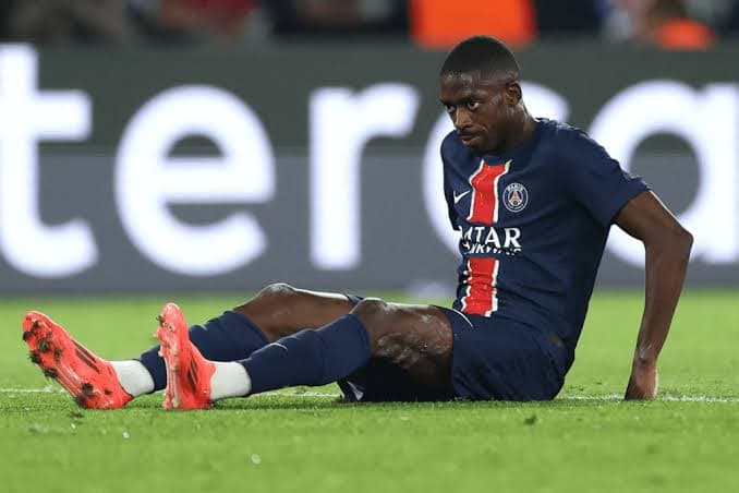 Dembélé volta a treinar com o elenco do PSG