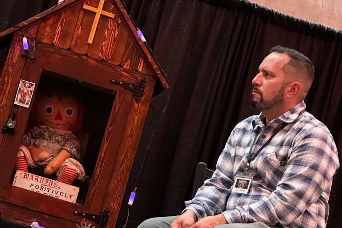 Causa da morte de investigador paranormal que viajava com a boneca Annabelle é revelada; saiba mais