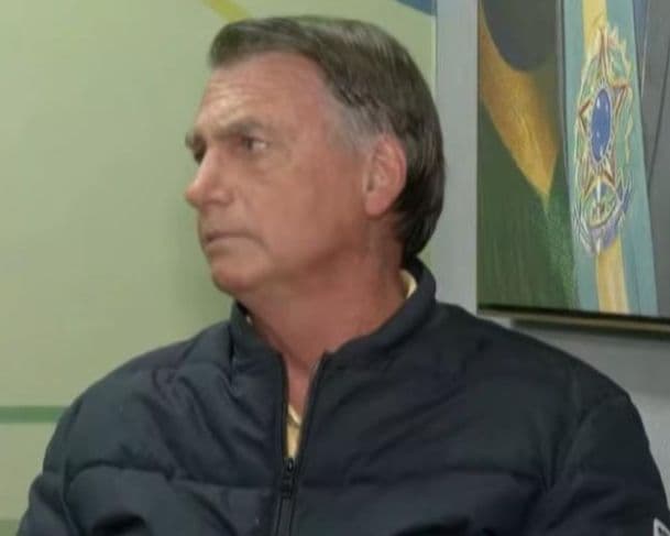 Bolsonaro se recusa a mostrar tornozeleira eletrônica: “É constrangedor. Humilhante”