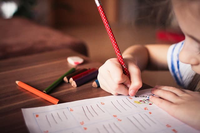 Estudantes podem usar as férias para recuperar equilíbrio emocional, diz especialista