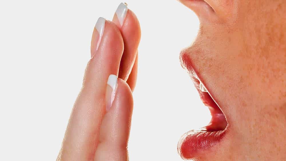 Por que as pessoas têm “mau hálito”? Saiba como evitar o famoso ‘bafo’