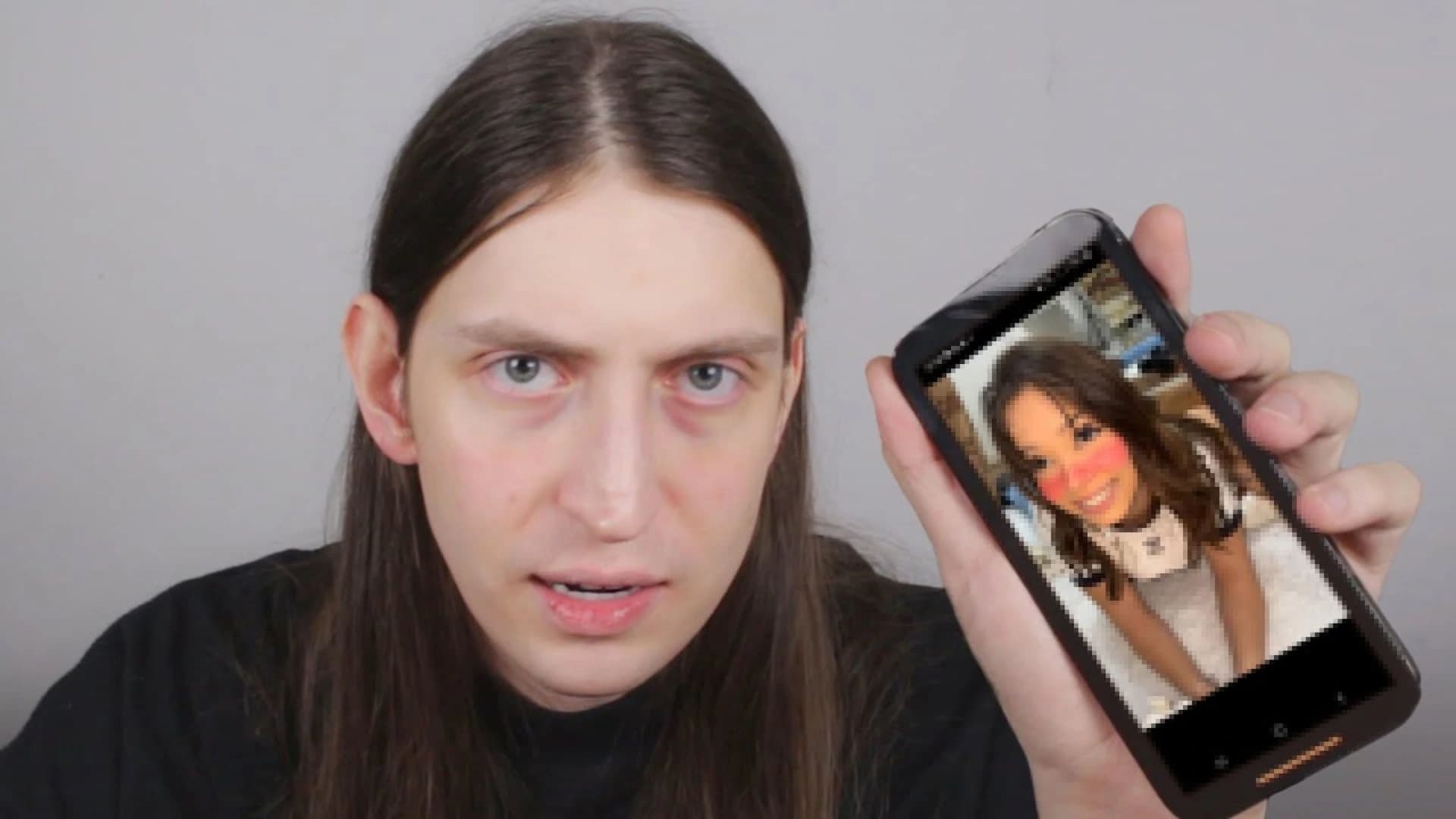 Após vídeo viral sobre “adultização”, Felca vira réu por publicação intitulada “O chá de revelação de pobre”