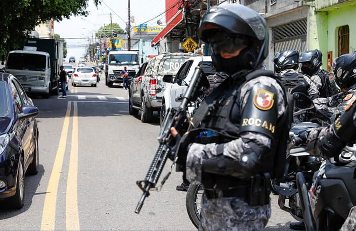 Dois foragidos são presos durante patrulhamento da polícia em Manaus