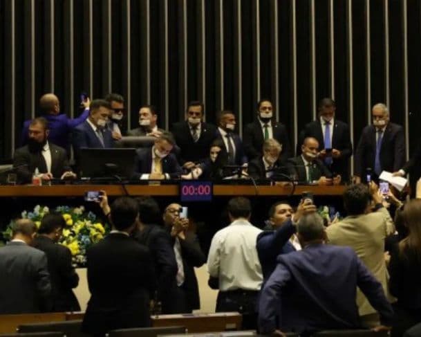 “Precisamos retomar os trabalhos” diz Alcolumbre após paralisaçao dos trabalhos legislativos pela oposição